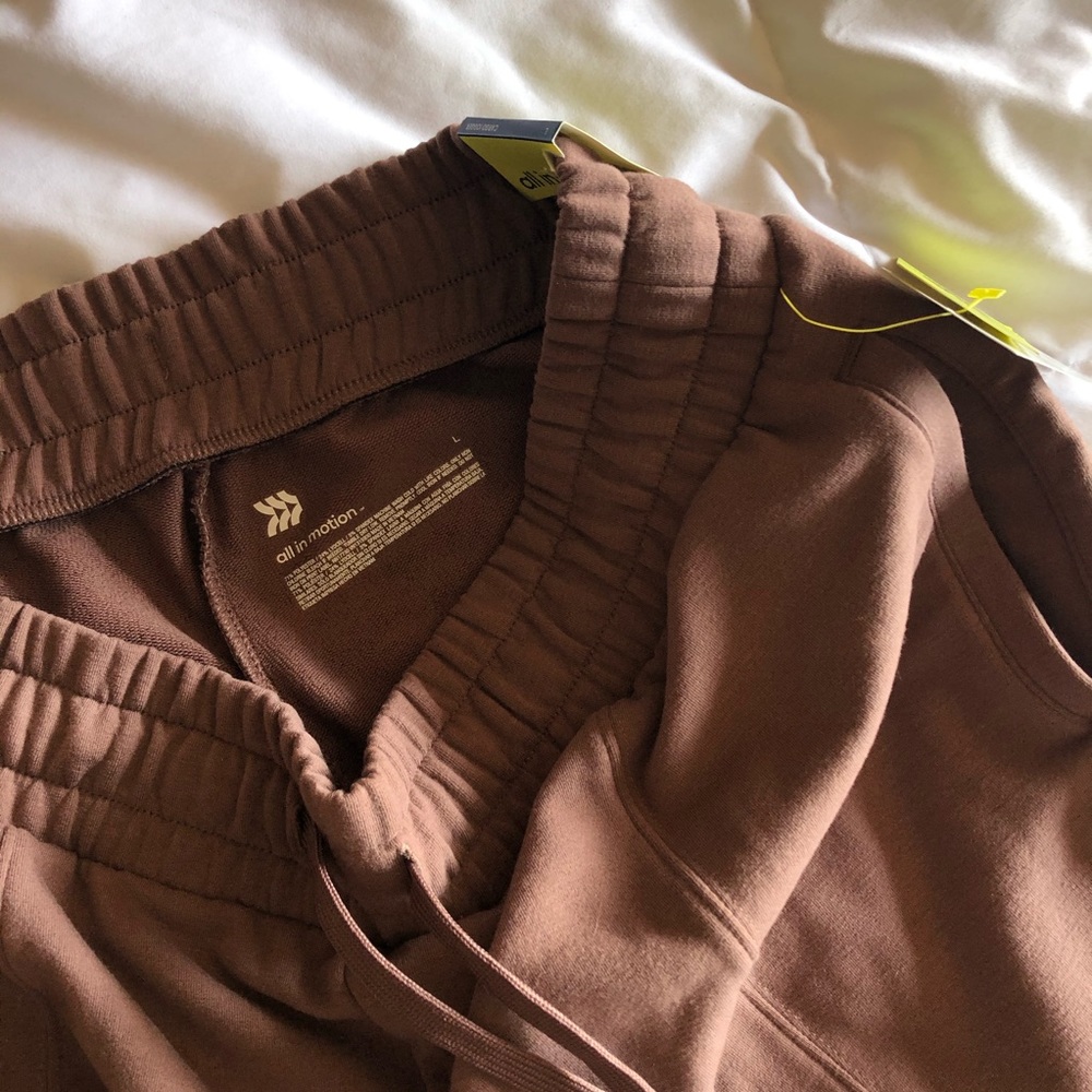 NWOT Mid-Rise Cargo Jogger Pants 26" All in Motion - Picture 2 of 3